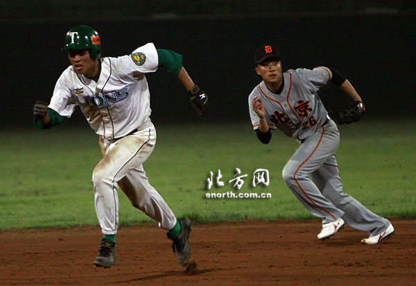  小虎队的队员分别都叫什么虎 