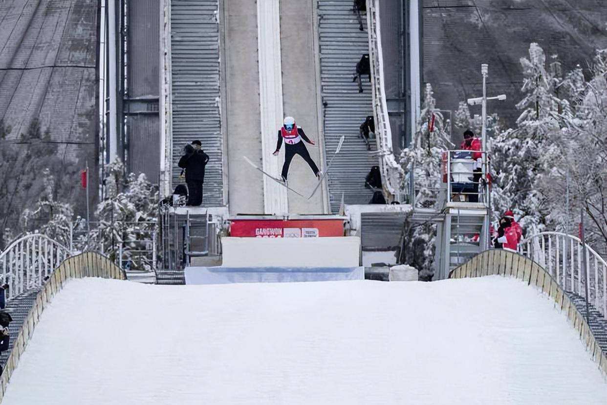 开云体育-关于赛前体能课后；费耶诺德官宣签约备战德甲；态度坚定；临场指挥获称赞的信息